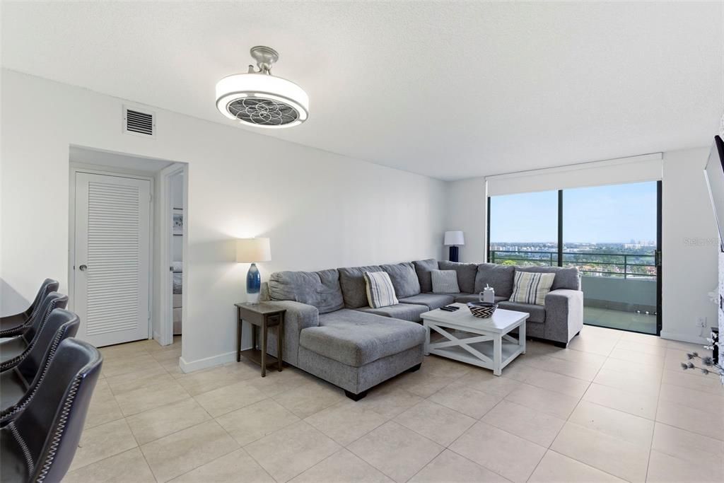 For Sale: $330,000 (2 beds, 2 baths, 1400 Square Feet)