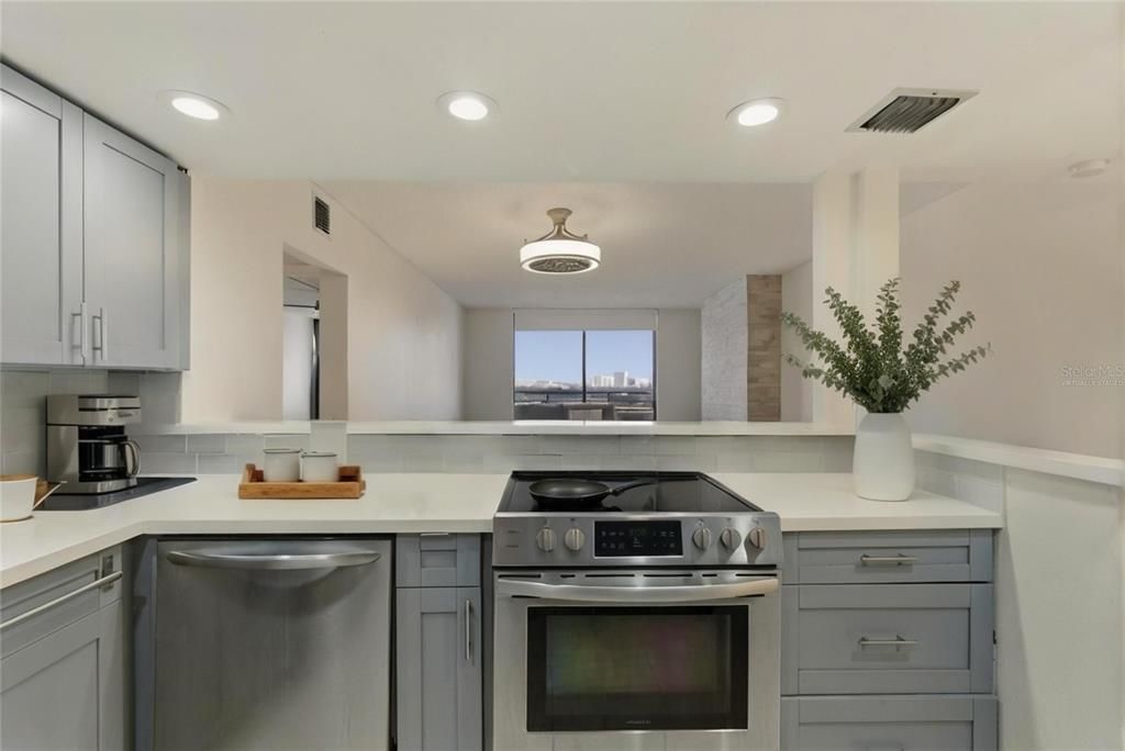 For Sale: $330,000 (2 beds, 2 baths, 1400 Square Feet)