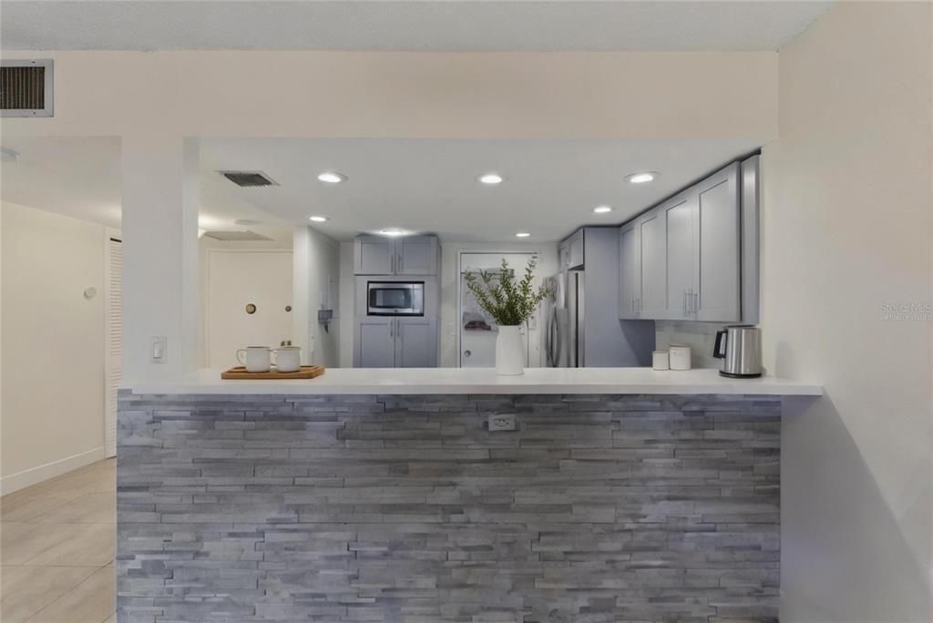 For Sale: $330,000 (2 beds, 2 baths, 1400 Square Feet)