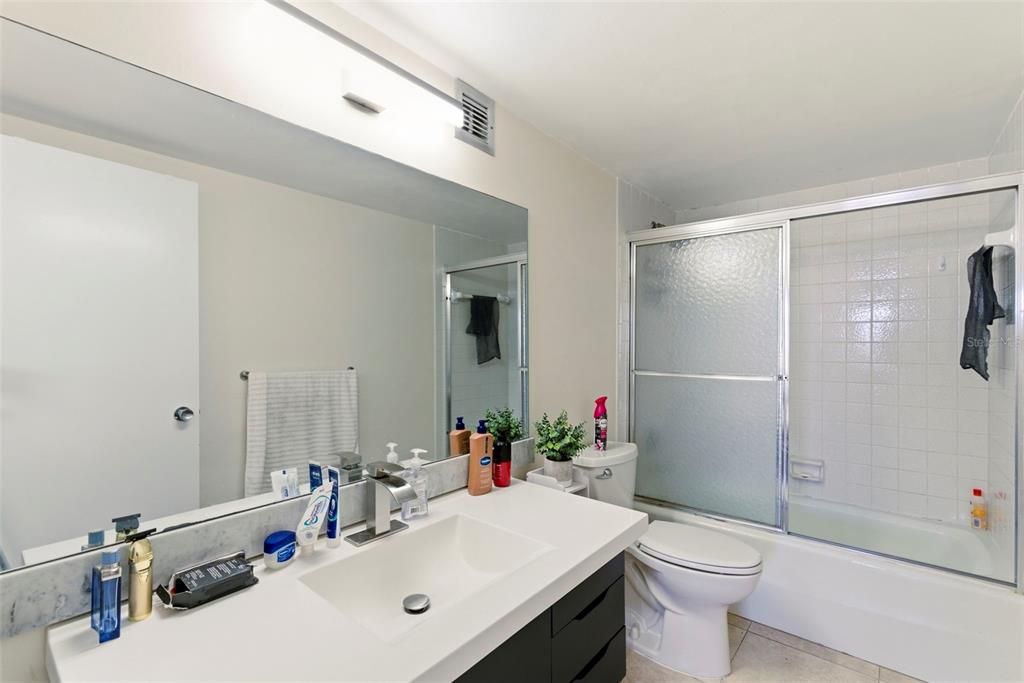 For Sale: $330,000 (2 beds, 2 baths, 1400 Square Feet)