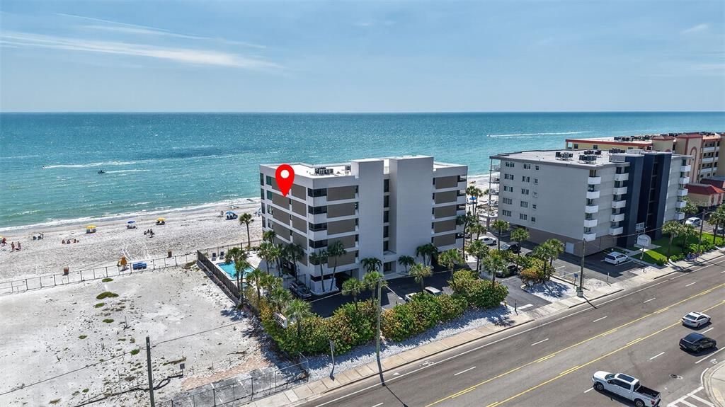 Active With Contract: $895,000 (2 beds, 2 baths, 1465 Square Feet)