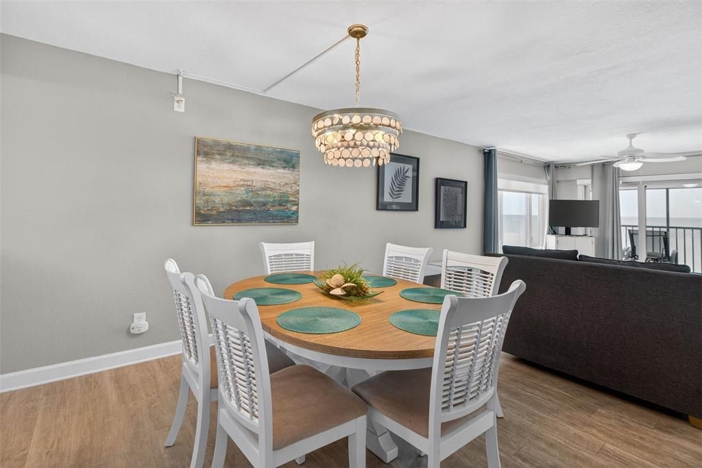 Active With Contract: $895,000 (2 beds, 2 baths, 1465 Square Feet)