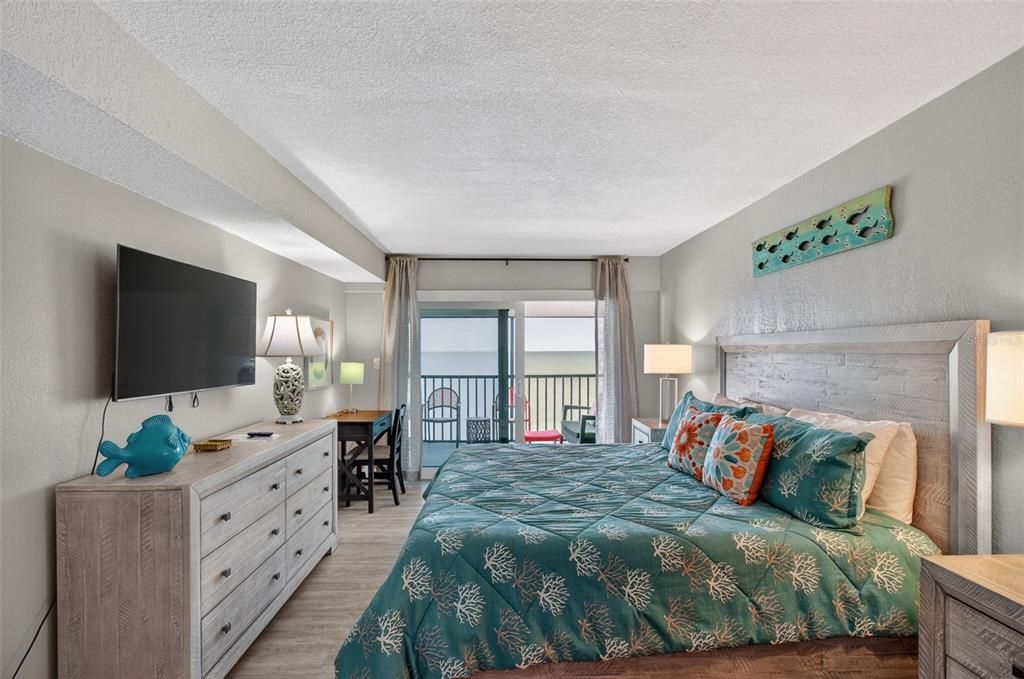 Active With Contract: $895,000 (2 beds, 2 baths, 1465 Square Feet)