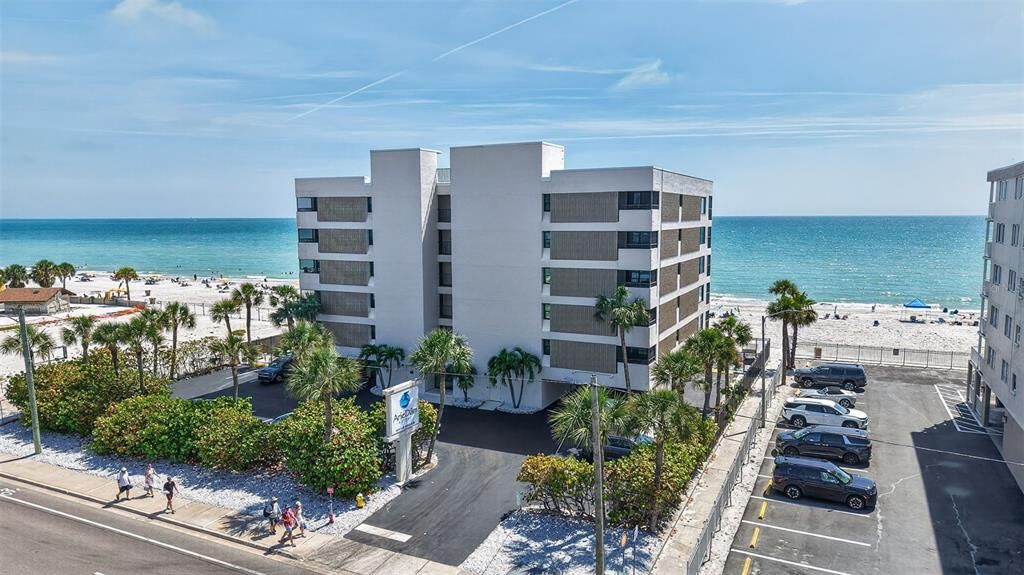 Active With Contract: $895,000 (2 beds, 2 baths, 1465 Square Feet)