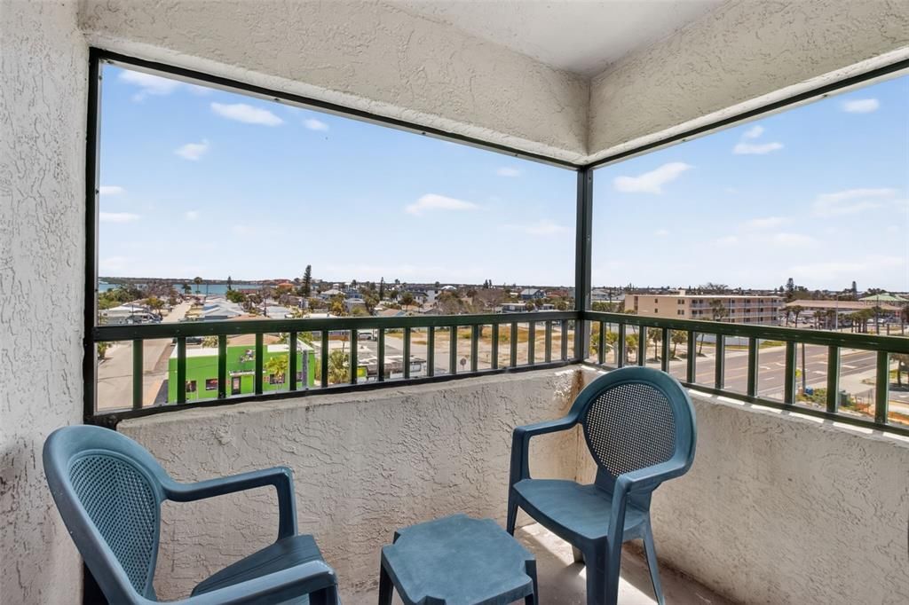 Active With Contract: $895,000 (2 beds, 2 baths, 1465 Square Feet)