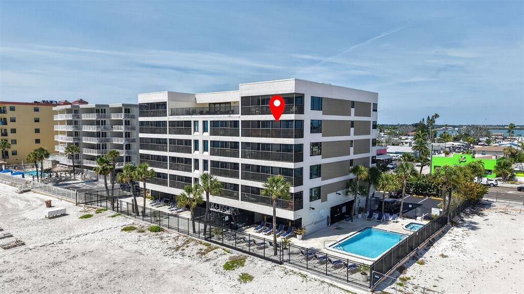 Active With Contract: $895,000 (2 beds, 2 baths, 1465 Square Feet)