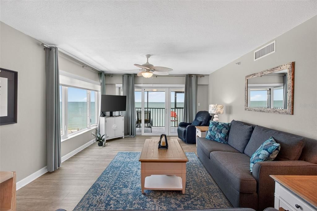 Active With Contract: $895,000 (2 beds, 2 baths, 1465 Square Feet)