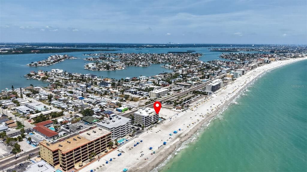 Active With Contract: $895,000 (2 beds, 2 baths, 1465 Square Feet)