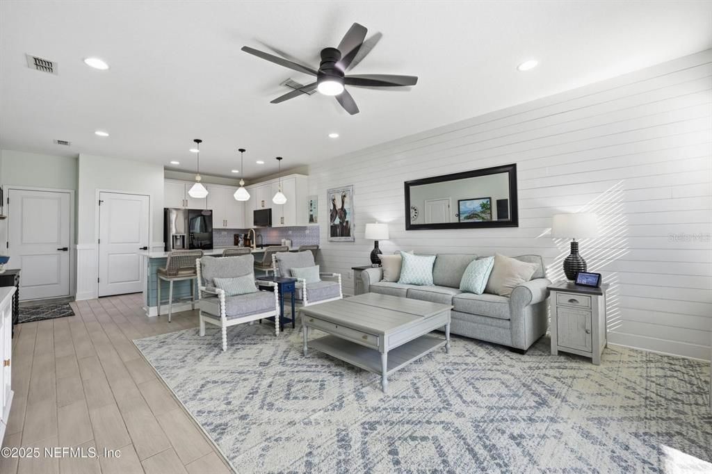 For Sale: $350,000 (3 beds, 2 baths, 1396 Square Feet)