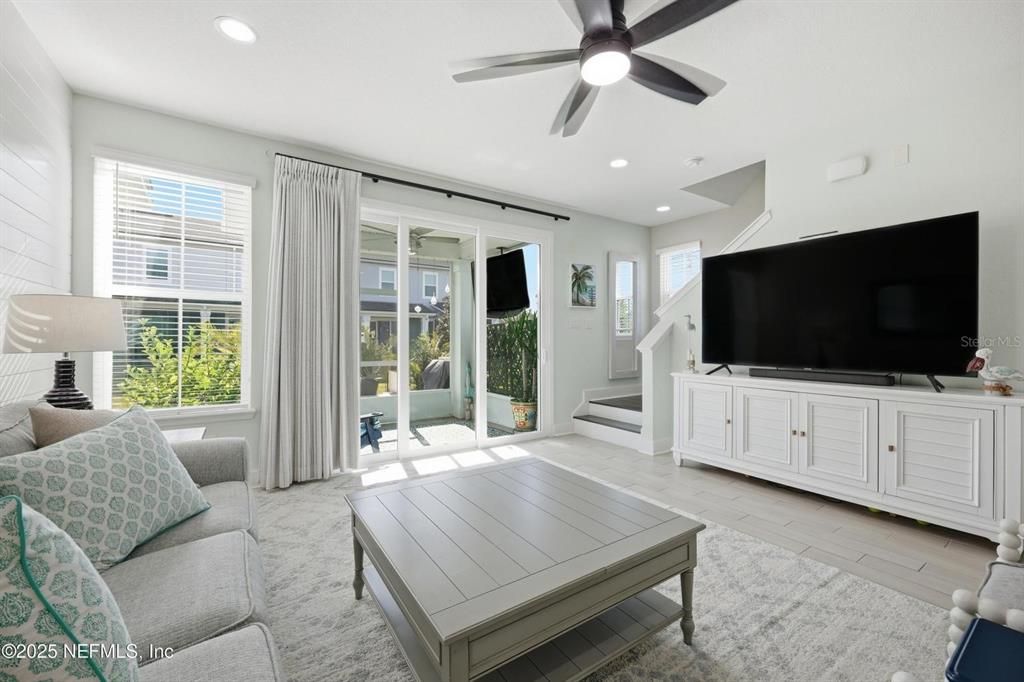 For Sale: $350,000 (3 beds, 2 baths, 1396 Square Feet)