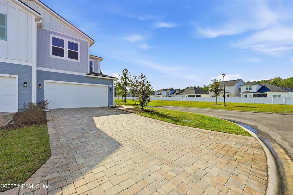 For Sale: $350,000 (3 beds, 2 baths, 1396 Square Feet)