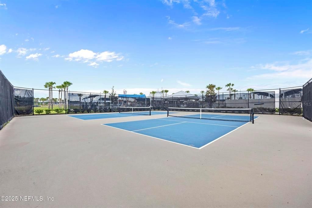 For Sale: $350,000 (3 beds, 2 baths, 1396 Square Feet)