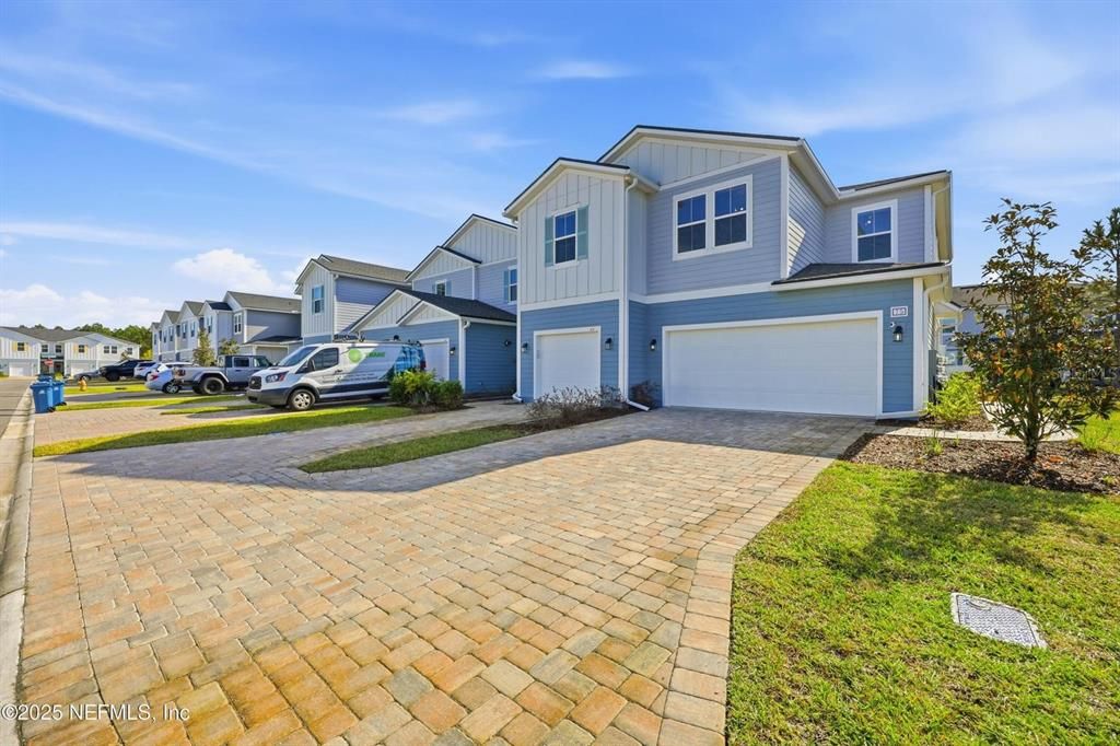For Sale: $350,000 (3 beds, 2 baths, 1396 Square Feet)