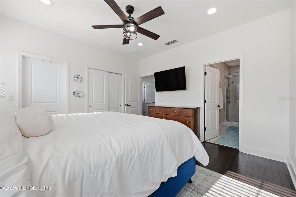 For Sale: $350,000 (3 beds, 2 baths, 1396 Square Feet)