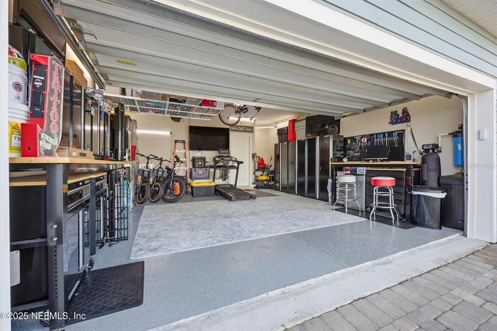 For Sale: $350,000 (3 beds, 2 baths, 1396 Square Feet)