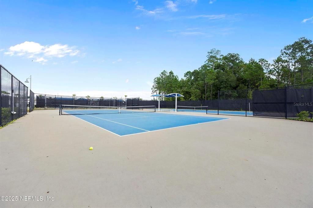 For Sale: $350,000 (3 beds, 2 baths, 1396 Square Feet)