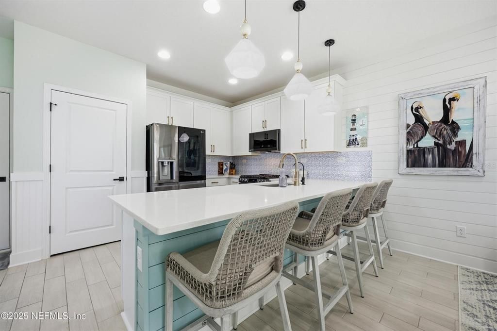 For Sale: $350,000 (3 beds, 2 baths, 1396 Square Feet)