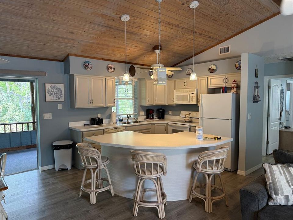 Active With Contract: $495,000 (2 beds, 2 baths, 1248 Square Feet)