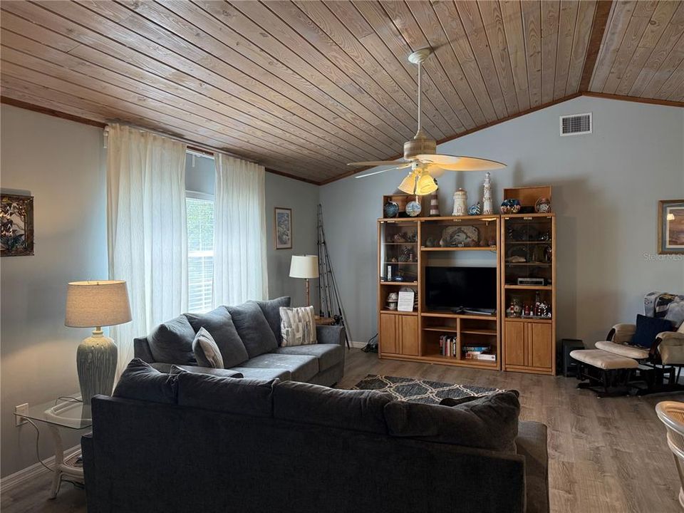 Active With Contract: $495,000 (2 beds, 2 baths, 1248 Square Feet)