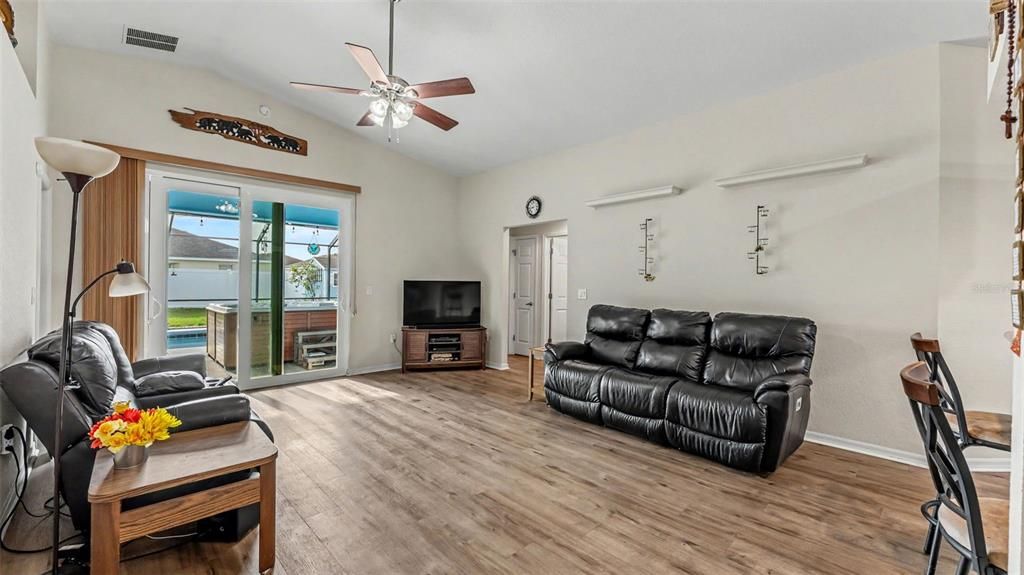 Active With Contract: $375,000 (3 beds, 2 baths, 1527 Square Feet)