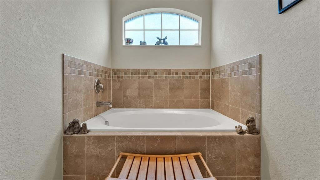 Active With Contract: $375,000 (3 beds, 2 baths, 1527 Square Feet)
