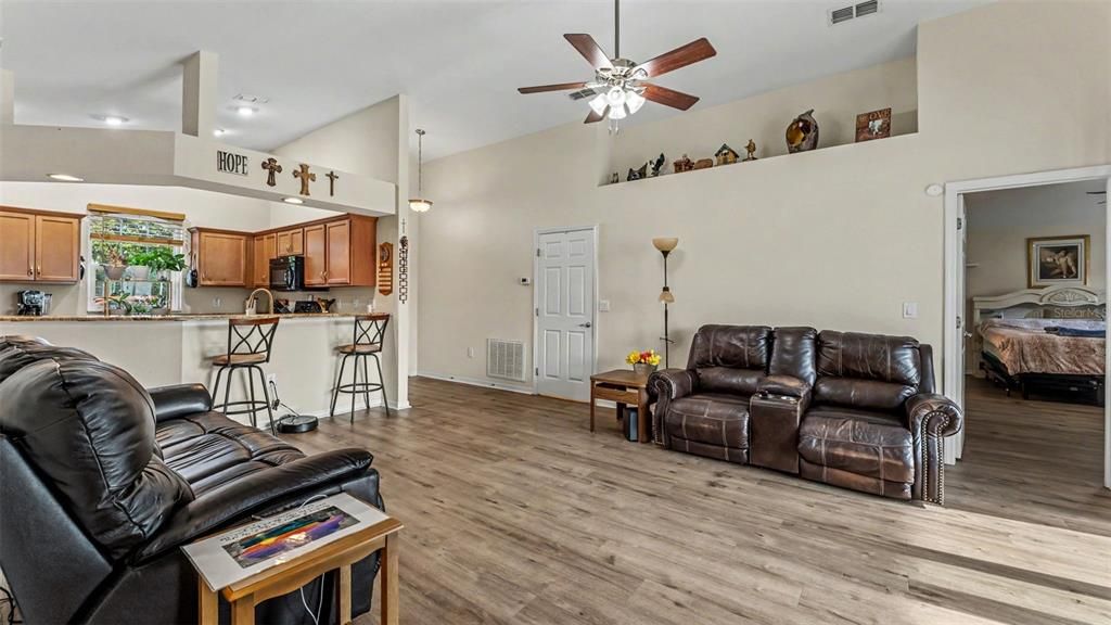Active With Contract: $375,000 (3 beds, 2 baths, 1527 Square Feet)