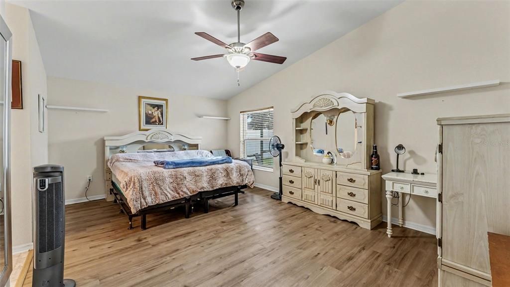 Active With Contract: $375,000 (3 beds, 2 baths, 1527 Square Feet)