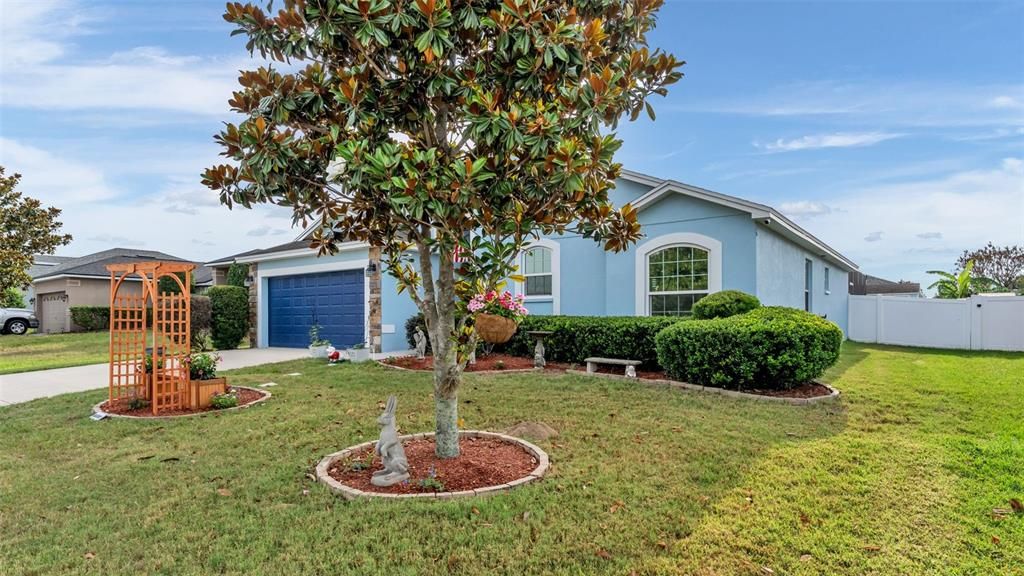 Active With Contract: $375,000 (3 beds, 2 baths, 1527 Square Feet)