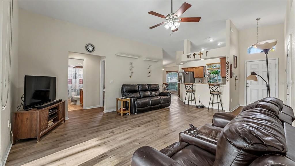 Active With Contract: $375,000 (3 beds, 2 baths, 1527 Square Feet)