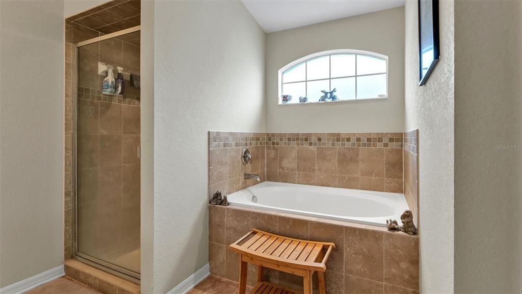 Active With Contract: $375,000 (3 beds, 2 baths, 1527 Square Feet)