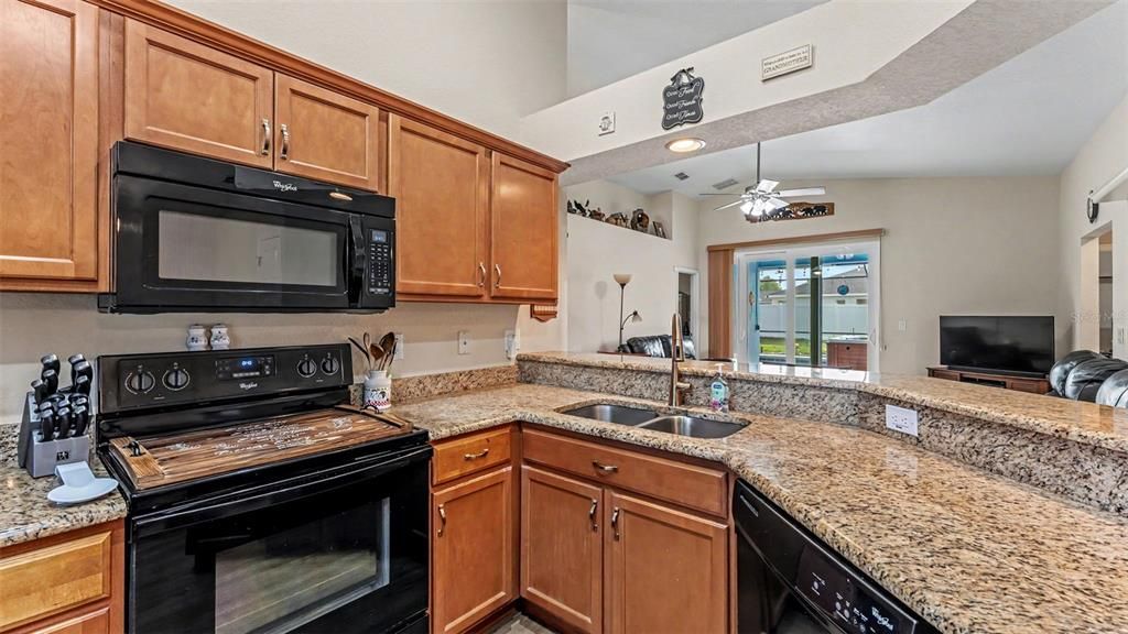 Active With Contract: $375,000 (3 beds, 2 baths, 1527 Square Feet)
