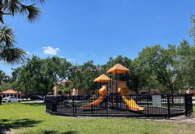 For Sale: $160,000 (1 beds, 1 baths, 734 Square Feet)