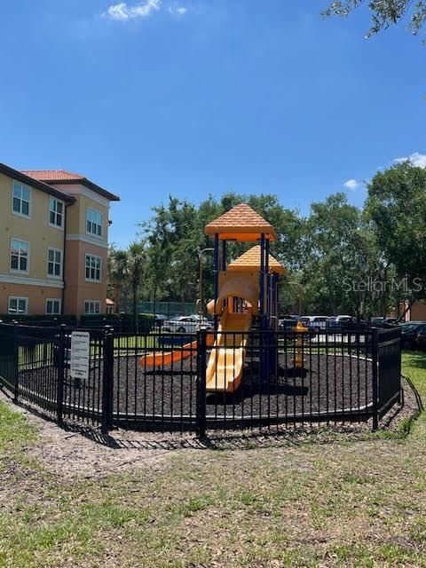 For Sale: $160,000 (1 beds, 1 baths, 734 Square Feet)