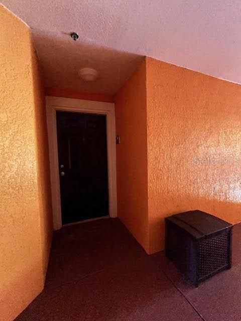 For Sale: $160,000 (1 beds, 1 baths, 734 Square Feet)