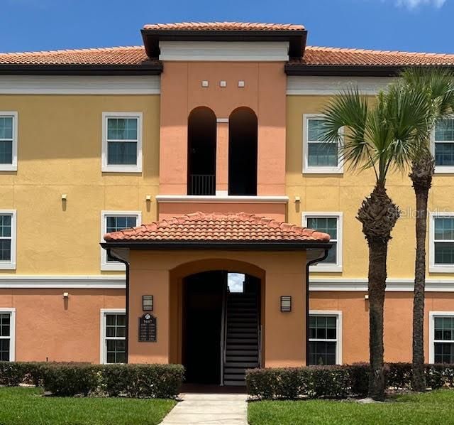 For Sale: $160,000 (1 beds, 1 baths, 734 Square Feet)