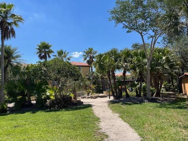 For Sale: $160,000 (1 beds, 1 baths, 734 Square Feet)
