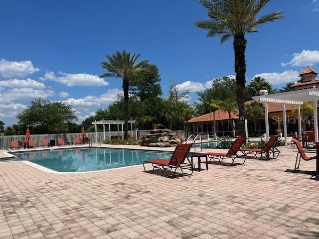 For Sale: $160,000 (1 beds, 1 baths, 734 Square Feet)