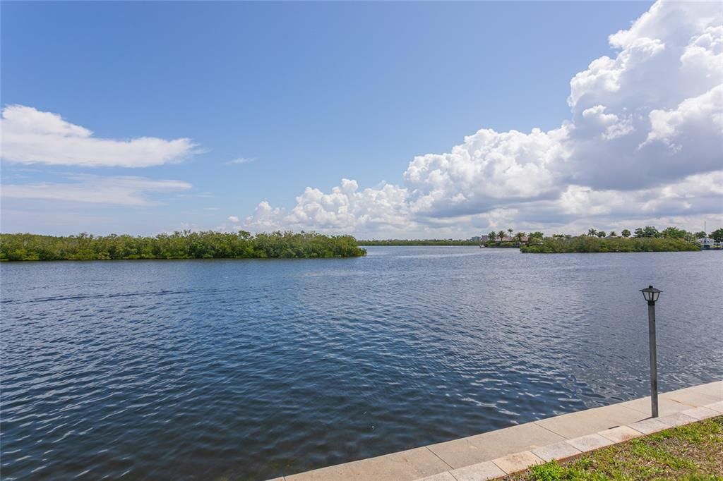 En Venta: $1,175,000 (4 camas, 3 baños, 2326 Pies cuadrados)