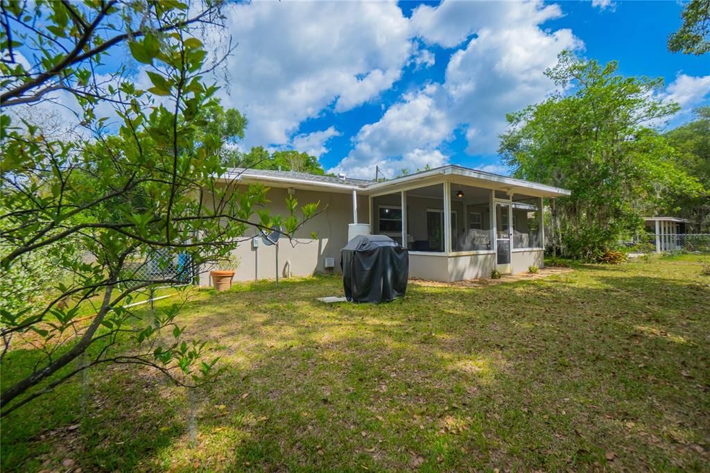 For Sale: $245,000 (2 beds, 1 baths, 932 Square Feet)