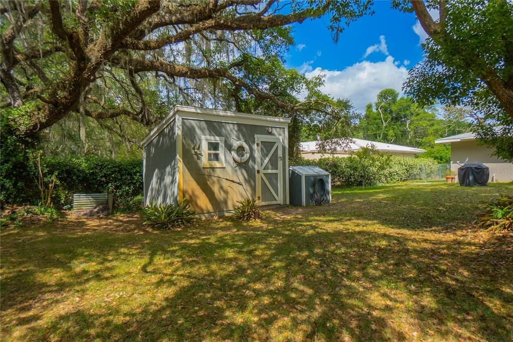 For Sale: $245,000 (2 beds, 1 baths, 932 Square Feet)
