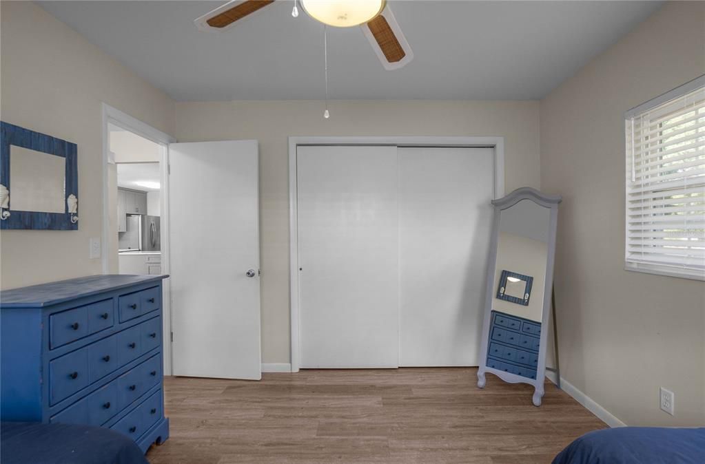 For Sale: $245,000 (2 beds, 1 baths, 932 Square Feet)