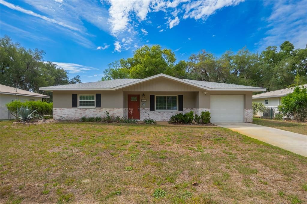 For Sale: $245,000 (2 beds, 1 baths, 932 Square Feet)