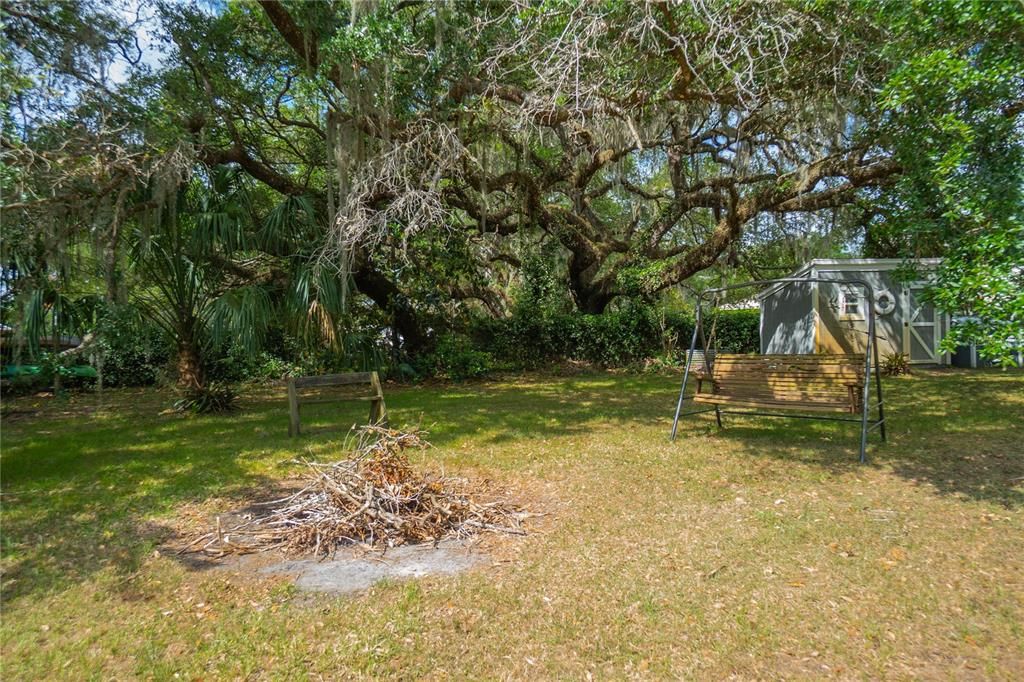 For Sale: $245,000 (2 beds, 1 baths, 932 Square Feet)