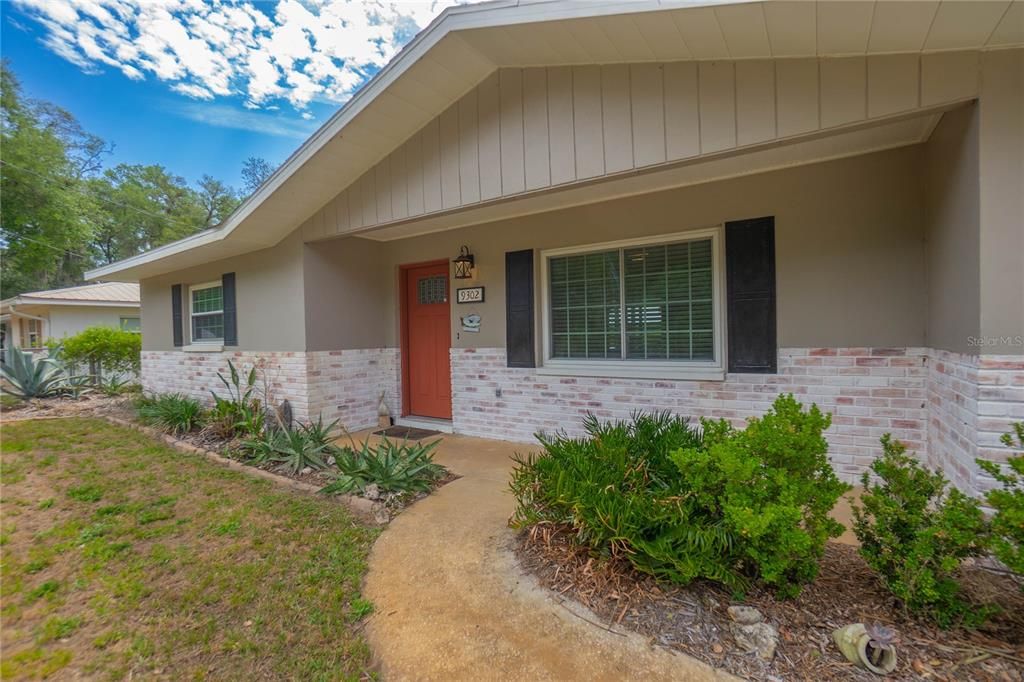 For Sale: $245,000 (2 beds, 1 baths, 932 Square Feet)