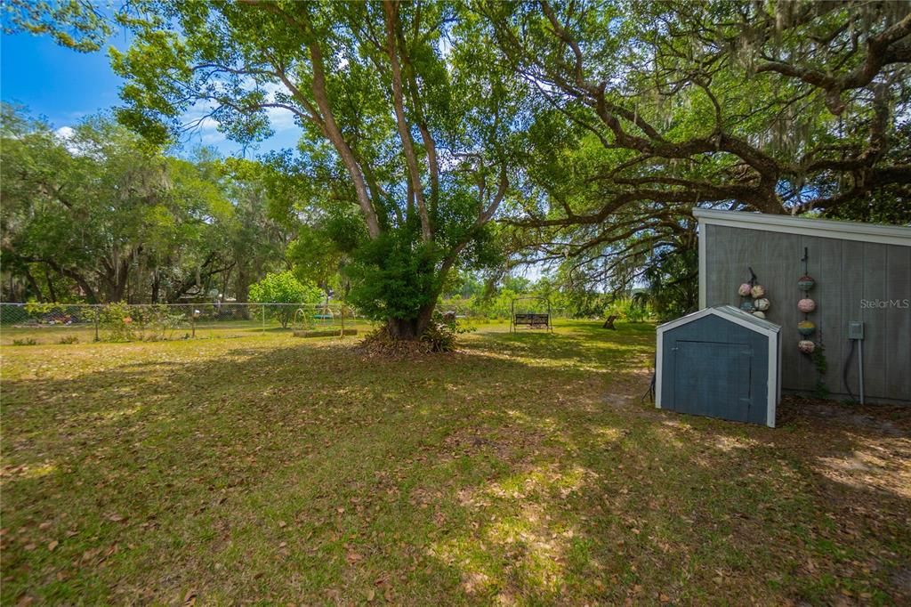 For Sale: $245,000 (2 beds, 1 baths, 932 Square Feet)