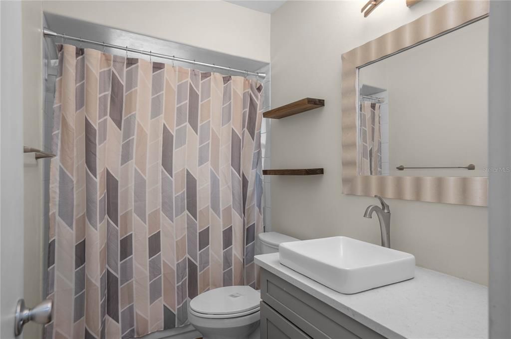 For Sale: $245,000 (2 beds, 1 baths, 932 Square Feet)