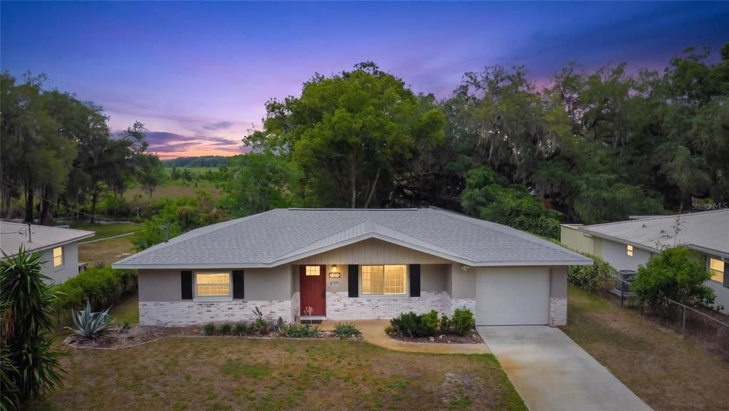 For Sale: $245,000 (2 beds, 1 baths, 932 Square Feet)
