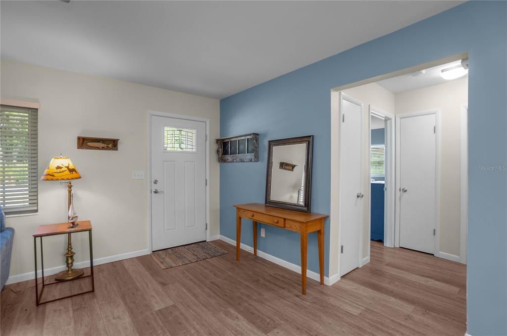 For Sale: $245,000 (2 beds, 1 baths, 932 Square Feet)
