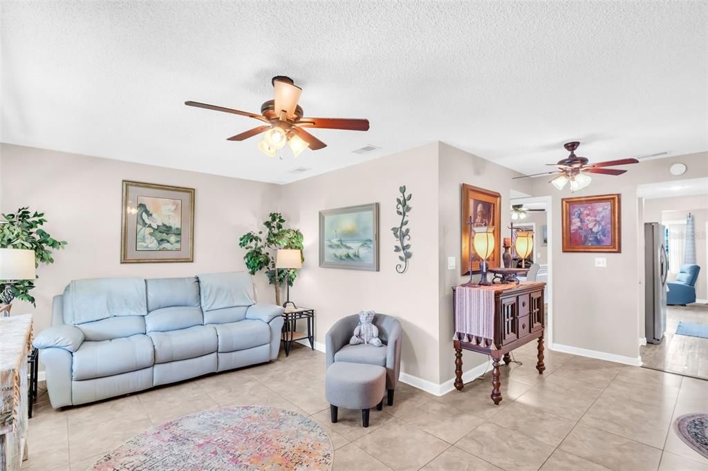 For Sale: $95,000 (1 beds, 1 baths, 790 Square Feet)