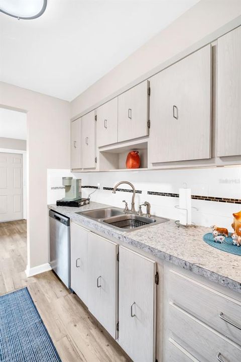 For Sale: $95,000 (1 beds, 1 baths, 790 Square Feet)
